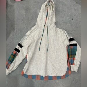 Easel 
NWOT
Sz. Small